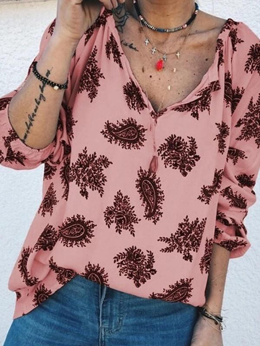Elegant blus med paisleymönster och lös silhuett
