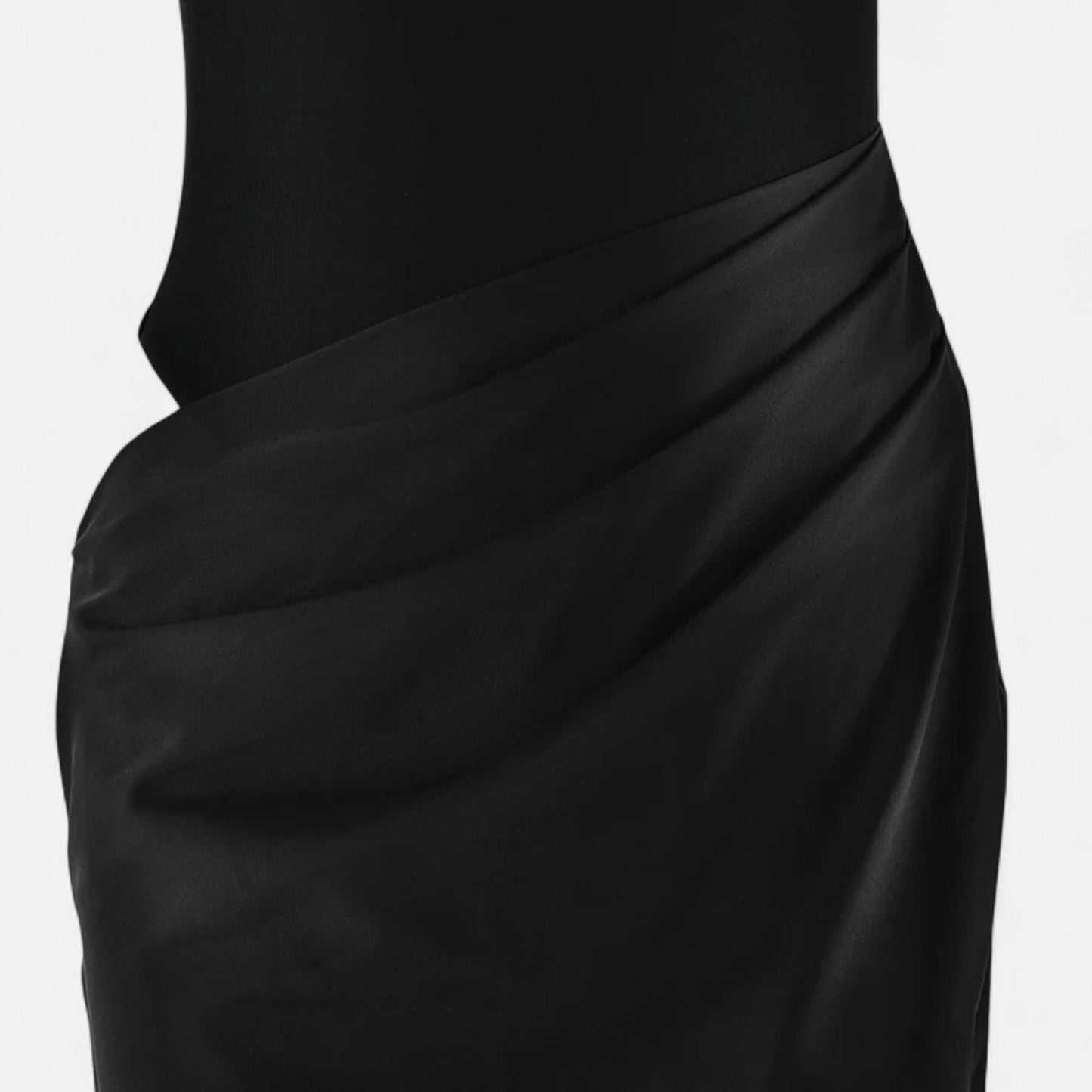 Astrid | Maxiklänning med Cut-Out och Halterneck