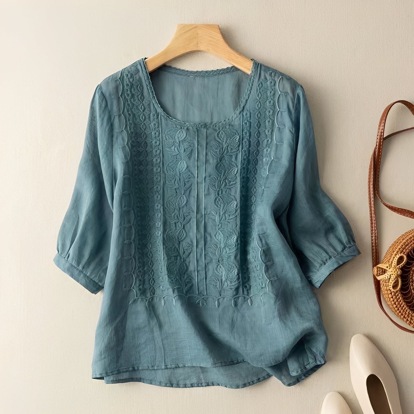 Livia - Eleganta broderade blusen med 3/4-ärmar för kvinnor