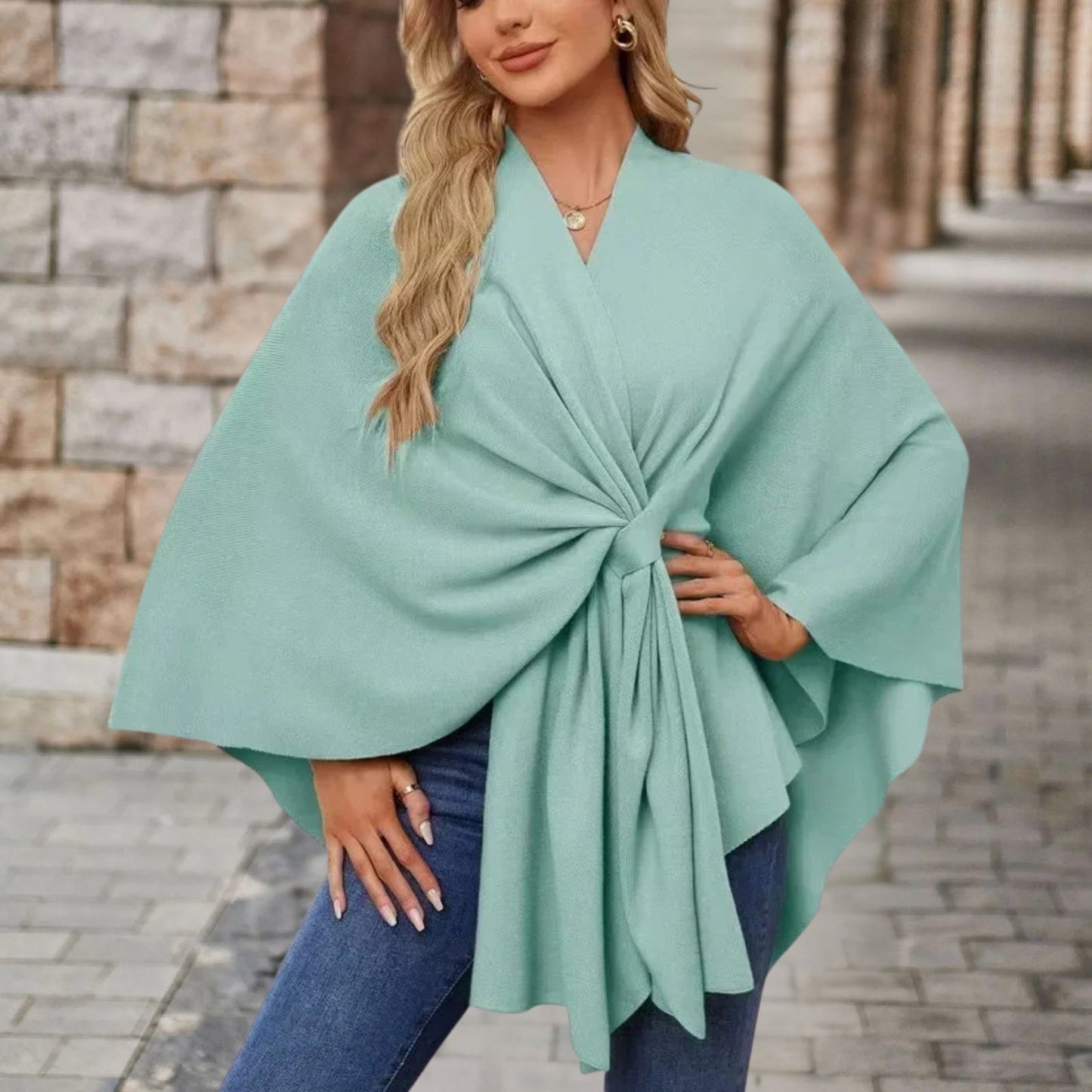 Elegant Damebluse med Cape-stil og Frontknytning