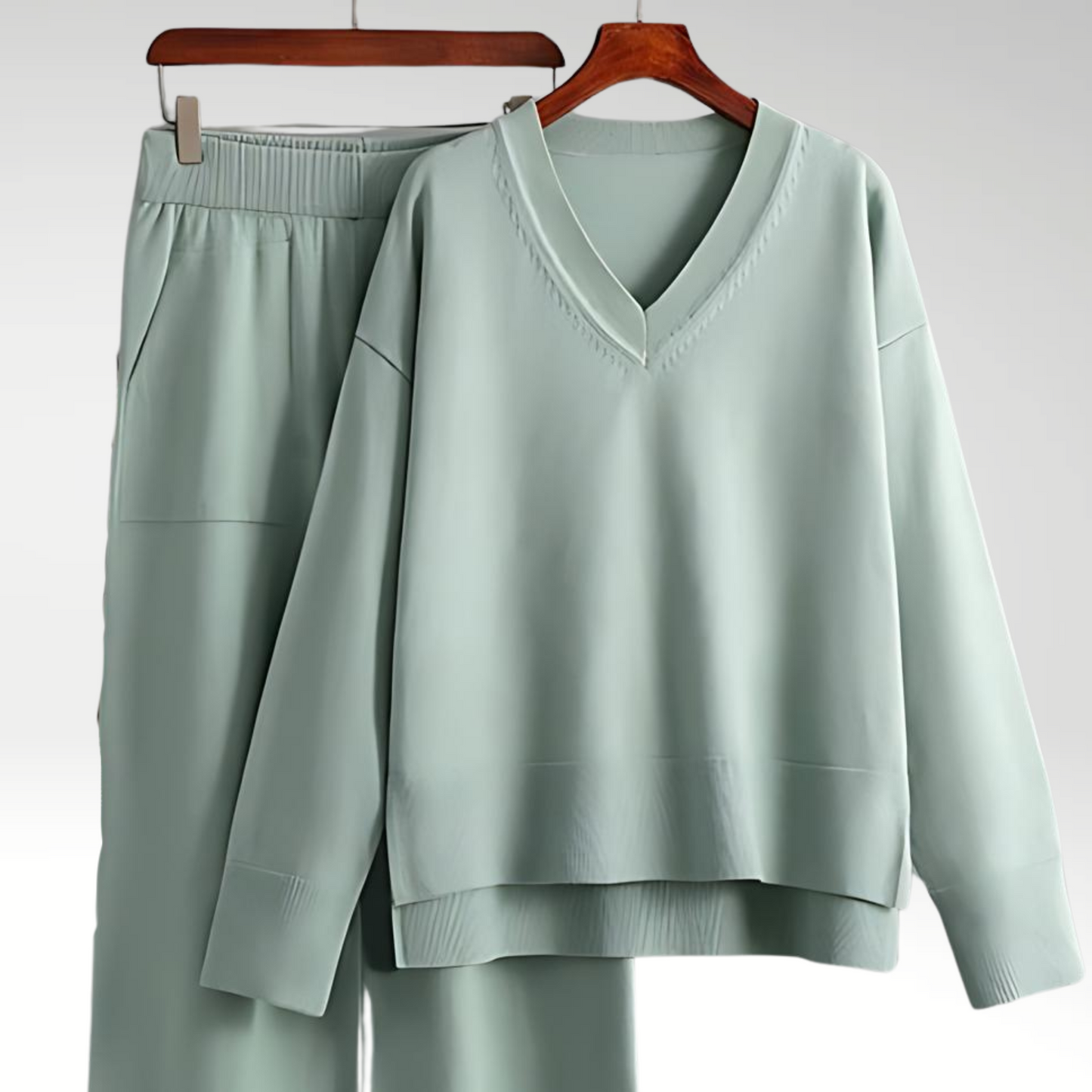 Elegant tvådelad outfit med V-ringning och lösa byxor