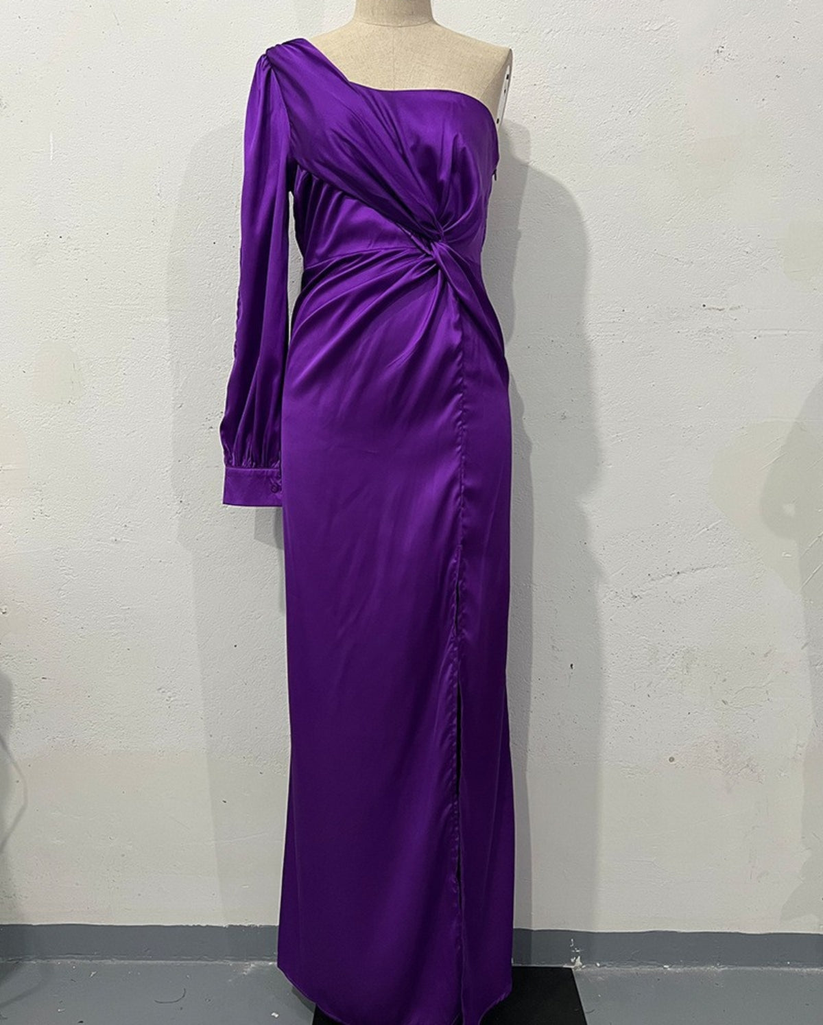 Sofia - Chic One-Shoulder-Klänning med Slits