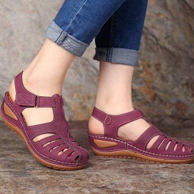 Skulpturerade Läder Sandaler med Ankelsnodd