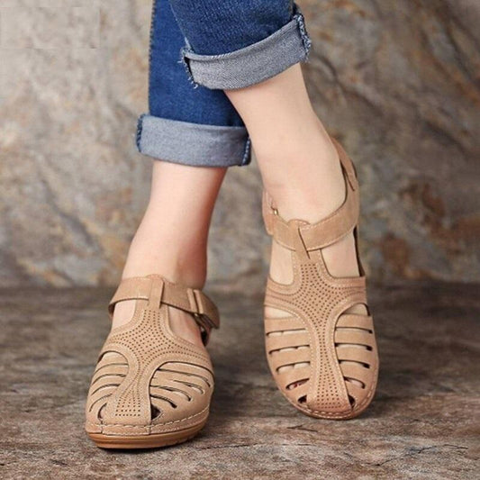 Skulpturerade Läder Sandaler med Ankelsnodd
