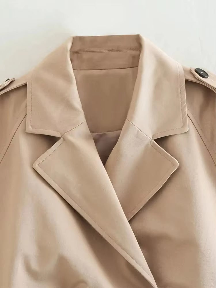Trendig oversize trenchcoat med skarp silhuett
