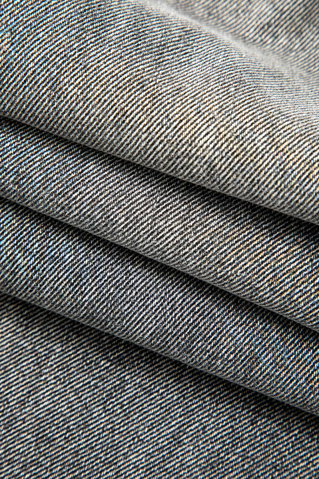 Cornelia damejeans med asymmetrisk bund – moderne high-waist fit