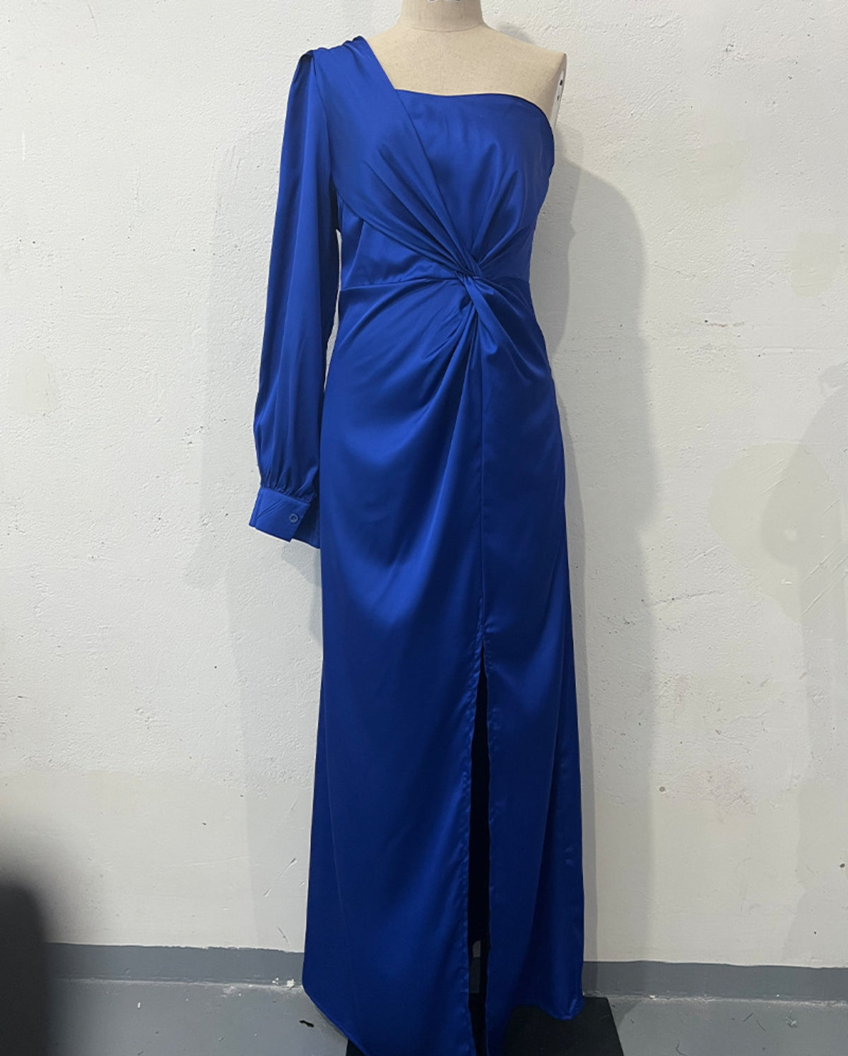 Sofia - Chic One-Shoulder-Klänning med Slits