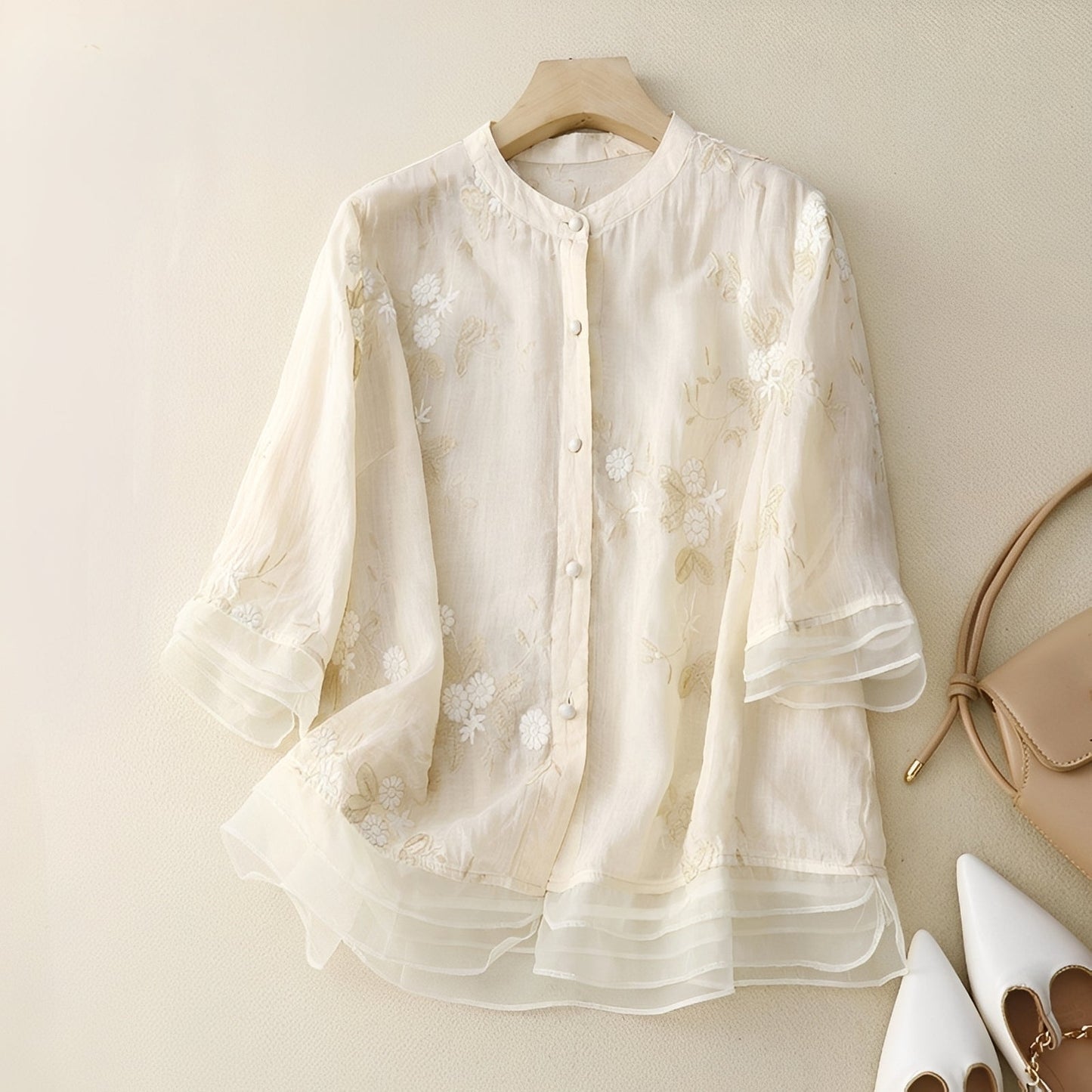 Elena - Elegant Blus med Blommig Broderi för Kvinna