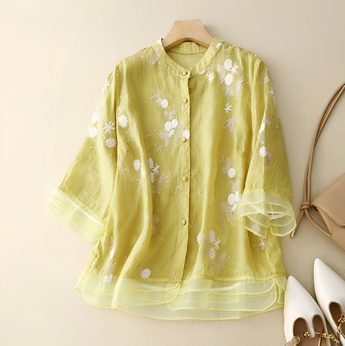 Elena - Elegant Blus med Blommig Broderi för Kvinna