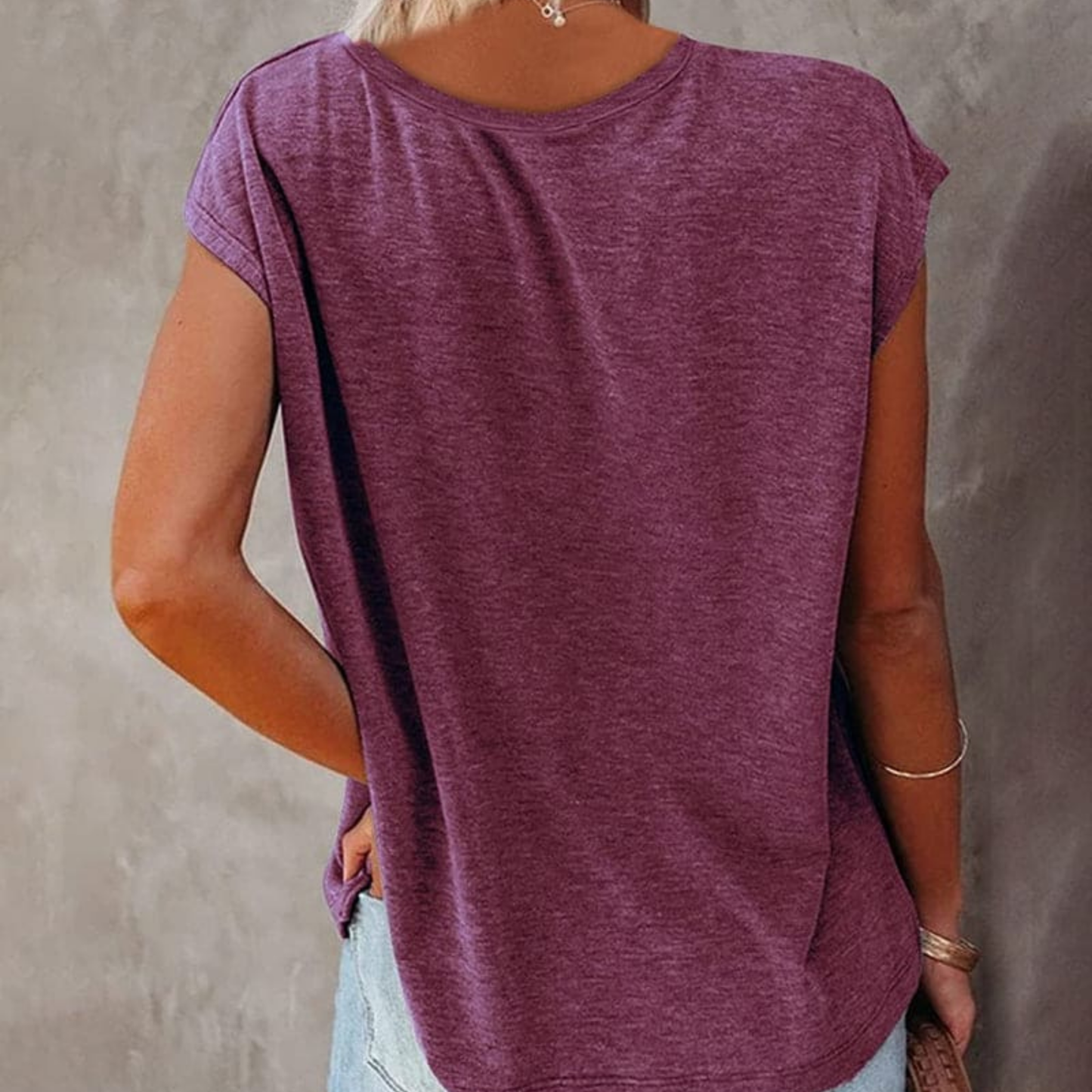 T-shirt för kvinnor med V-ringning och korta ärmar