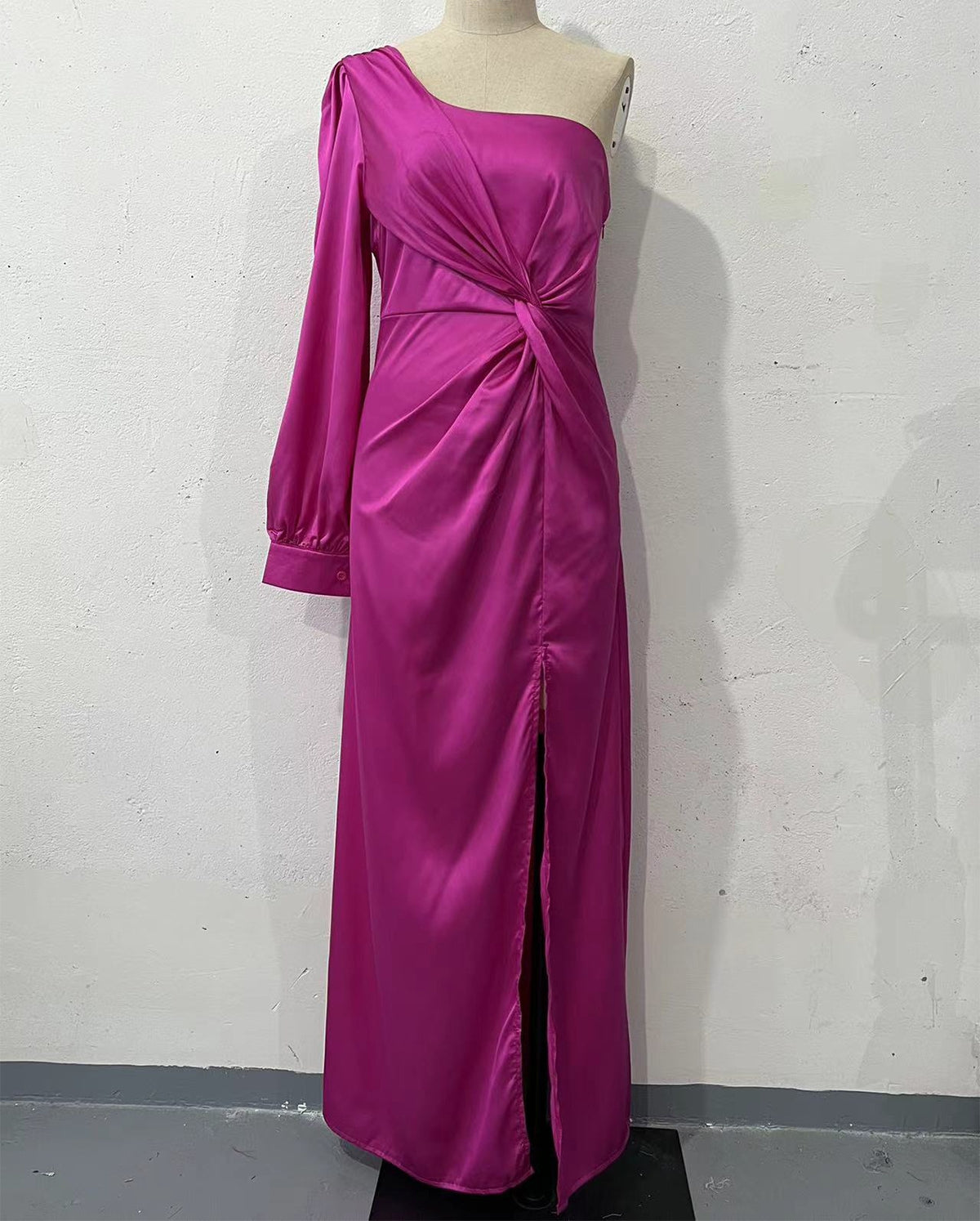 Sofia - Chic One-Shoulder-Klänning med Slits