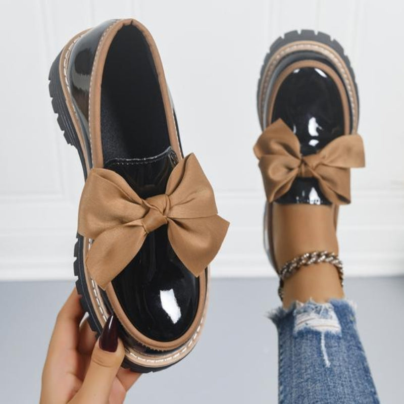 Loafers för kvinnor med rosettdetalj