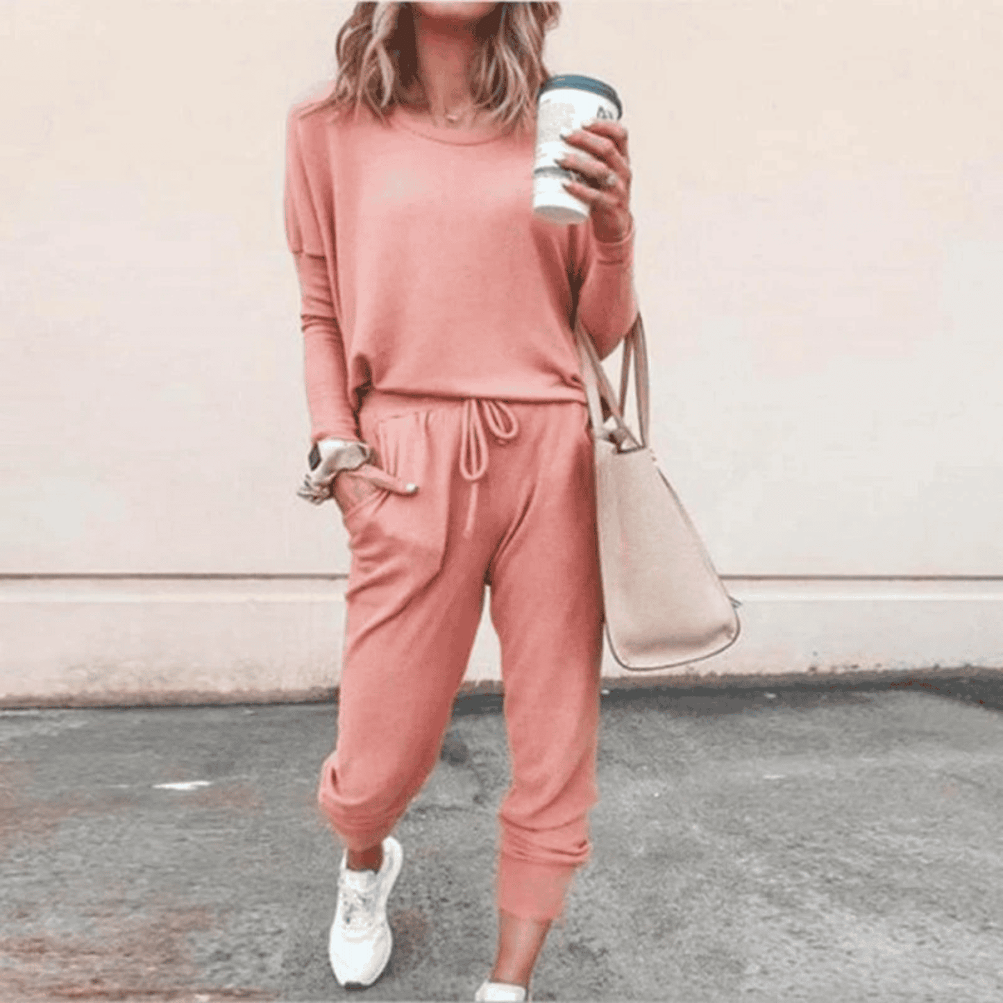 Set för kvinnor med loungestil och joggers