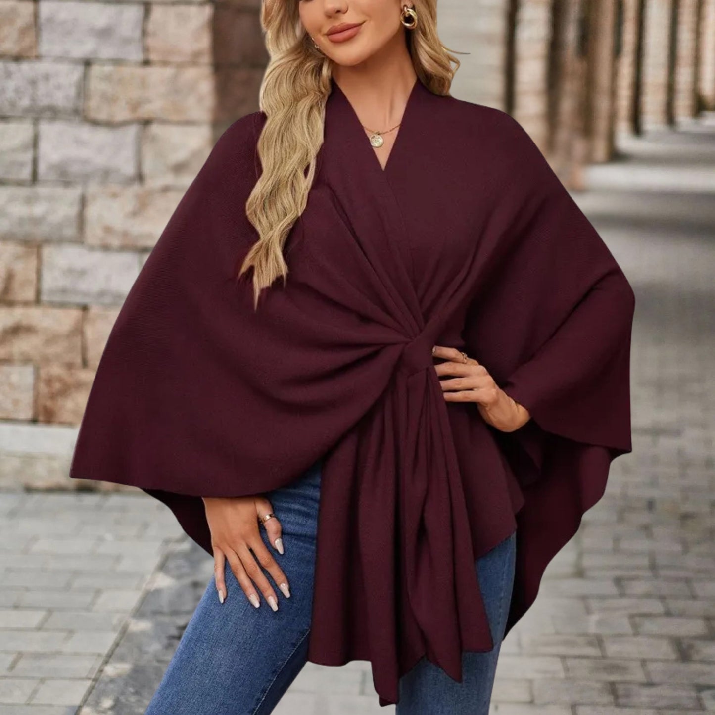 Elegant Damebluse med Cape-stil og Frontknytning
