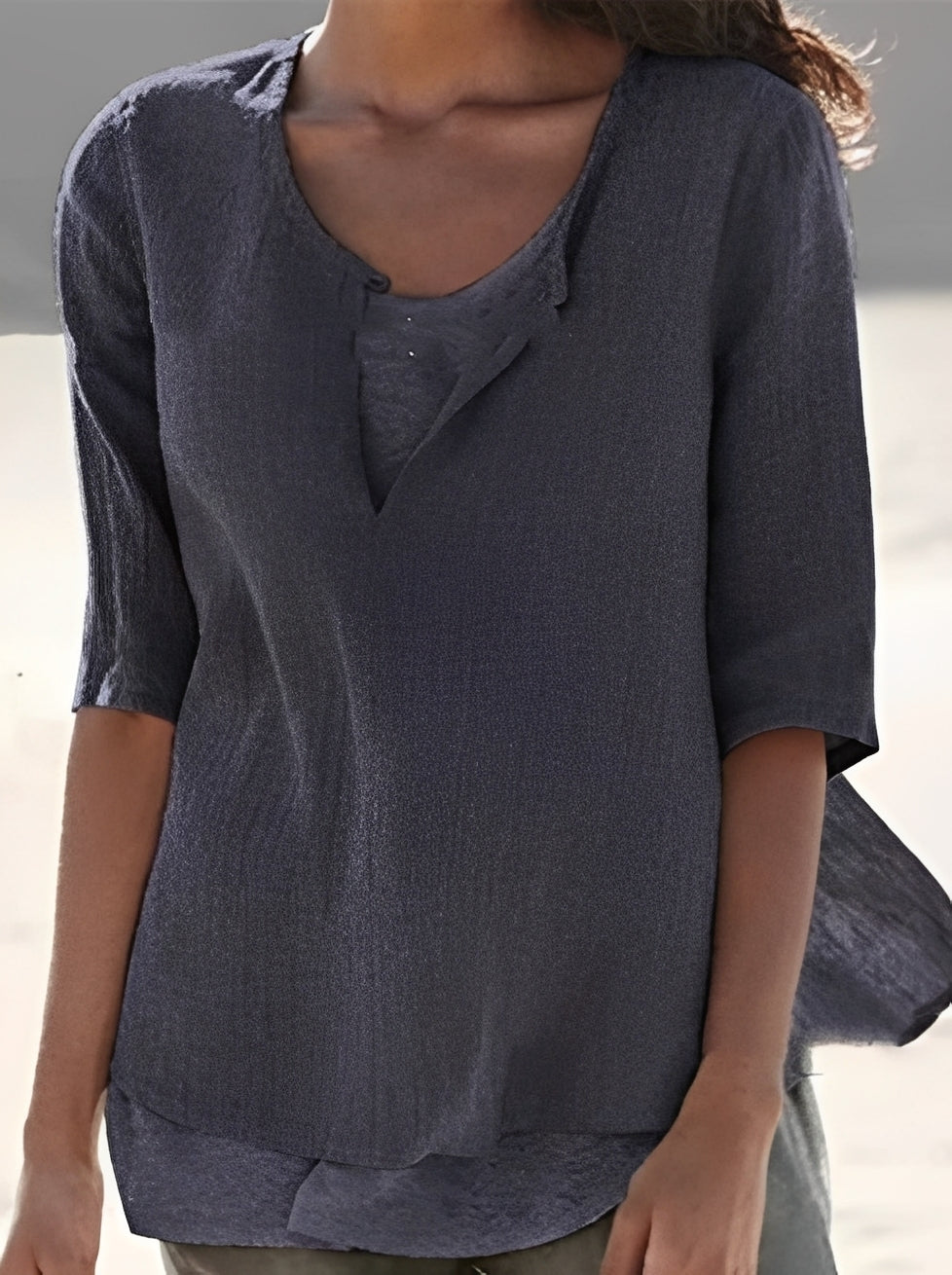 Luna - Elegant Blus med Lagerdesign för Kvinnor