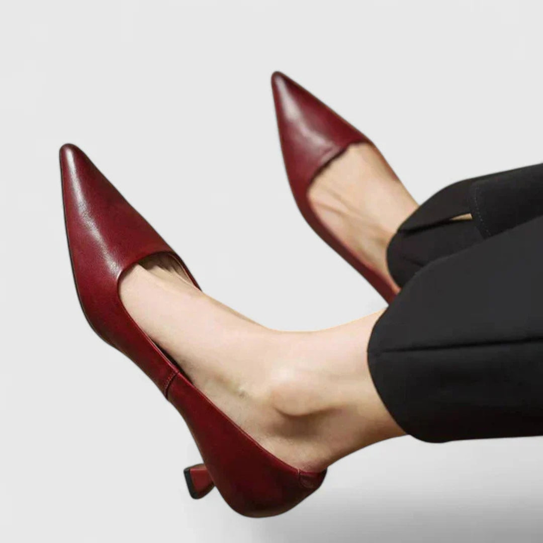 Sofia | Eleganta spetsiga pumps med låg klack