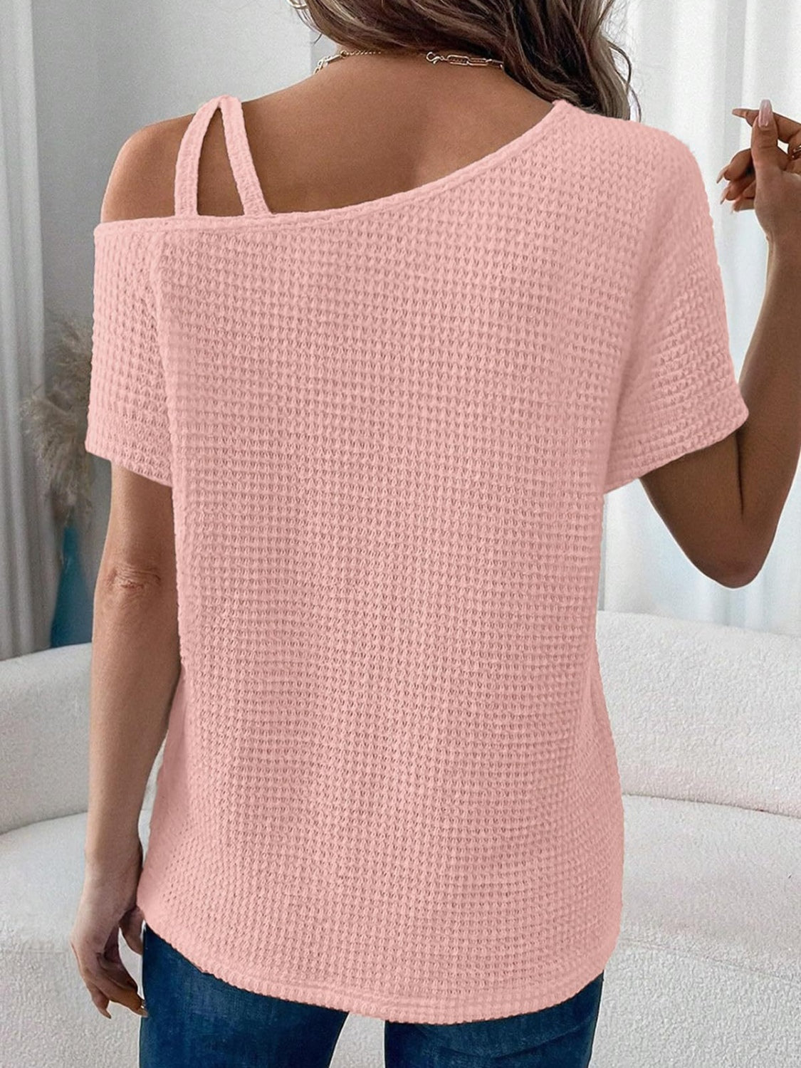 Stilfuldt Asymmetrisk T-Shirt med Rund Halsudskæring