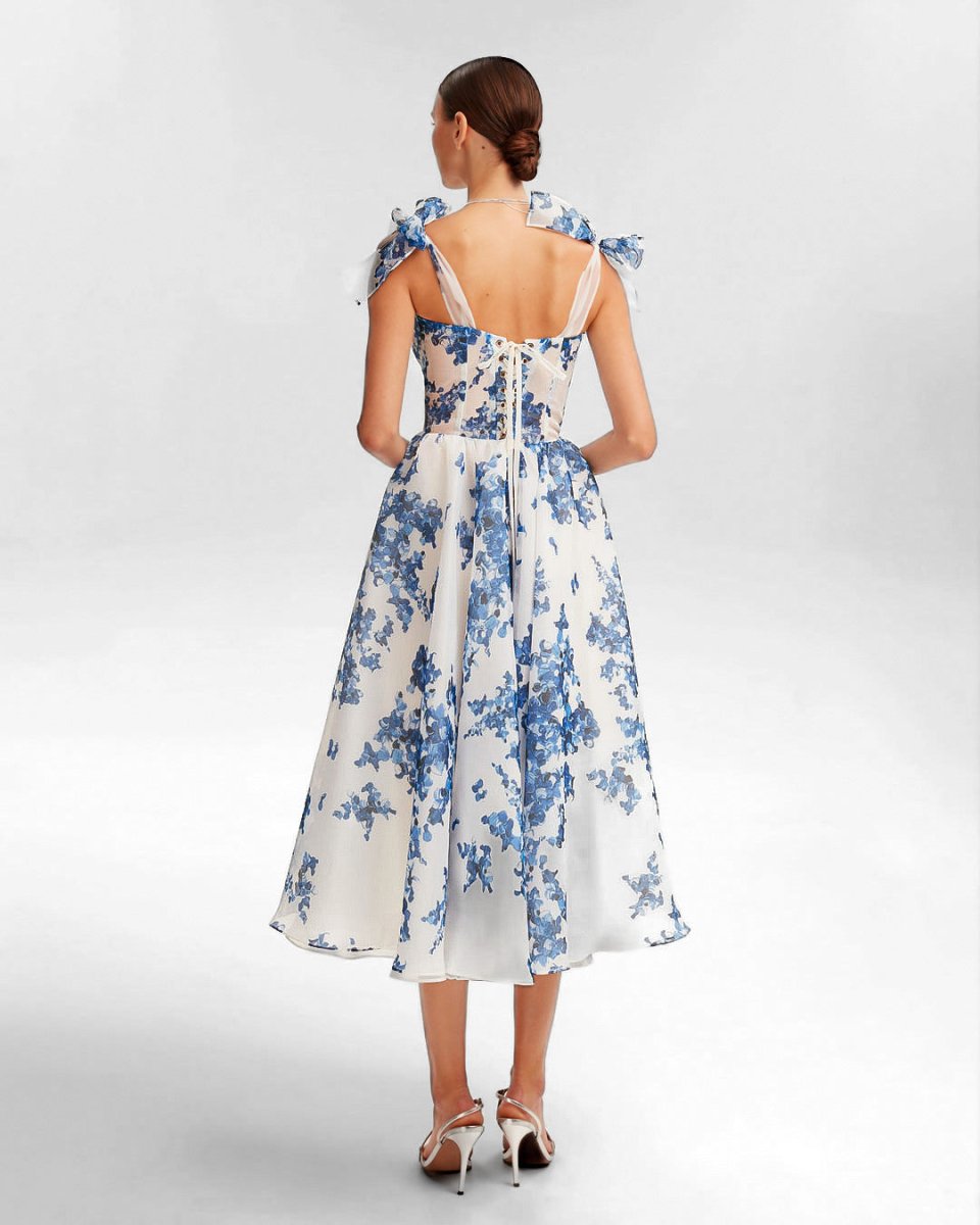 Frit og Flot: Et Blomsterkjole til Uovertruffen Elegance