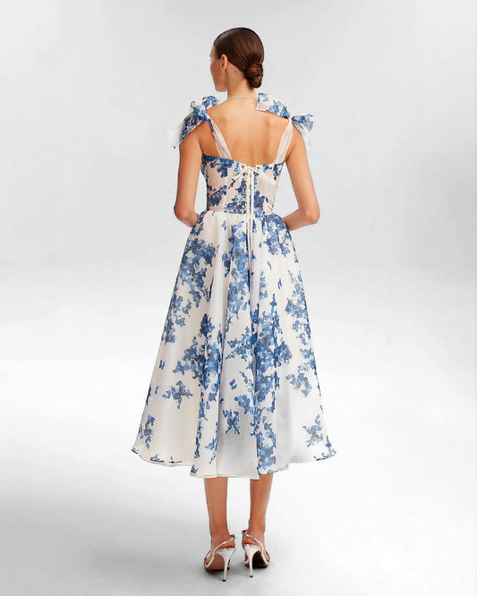 Frit og Flot: Et Blomsterkjole til Uovertruffen Elegance
