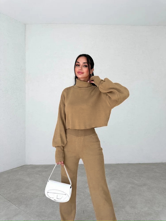 Elegant set med stickhandskar och turtleneck