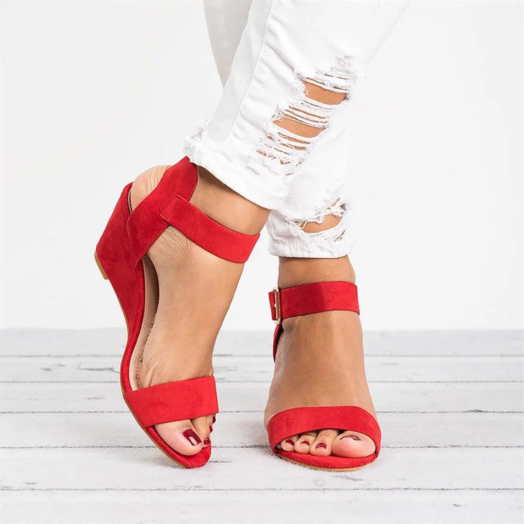Lina | Eleganta Sandaletter med Knökelrem och Blockklack