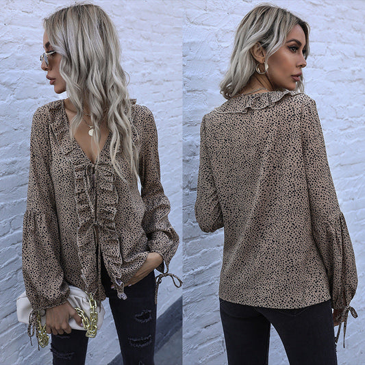 Elegant blus med volanger och luftiga puffärmar