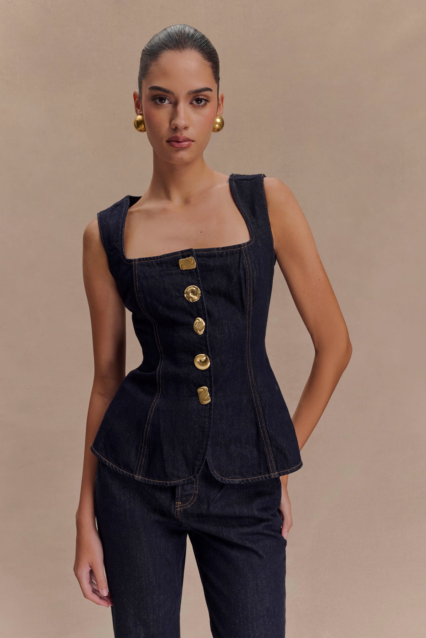 Elegant denim sæt med korsettop og lige ben bukser