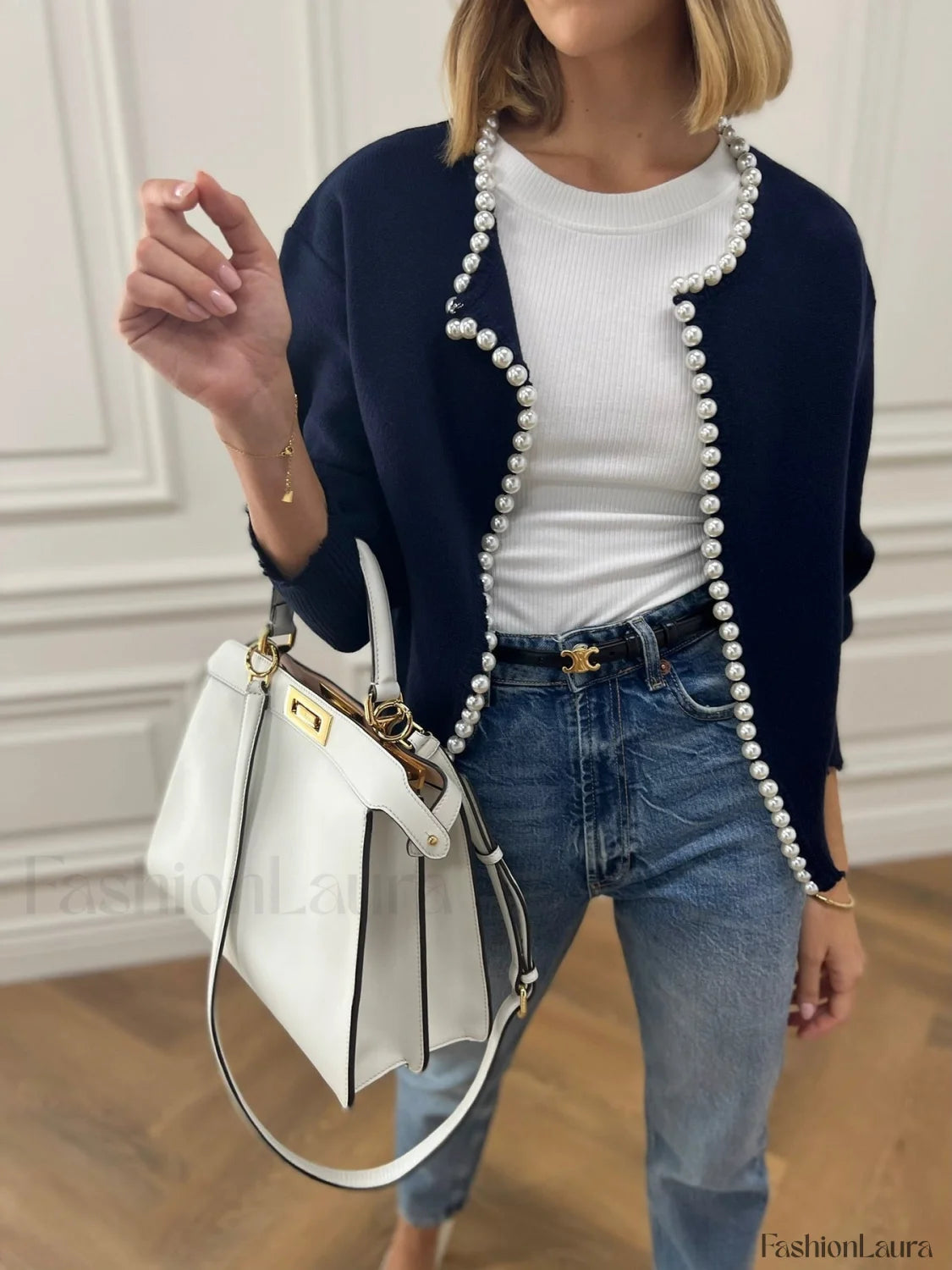 Elegant Strikcardigan med Perler og Fransk Kant