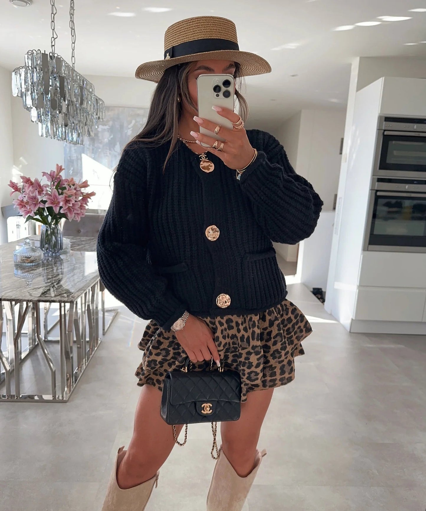 Elegant Oversized Strikjakke med Knapper og Lommer