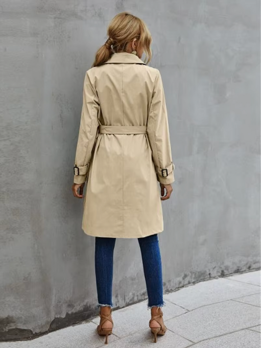 Elegant dobbeltknappet trenchcoat til tidløs stil