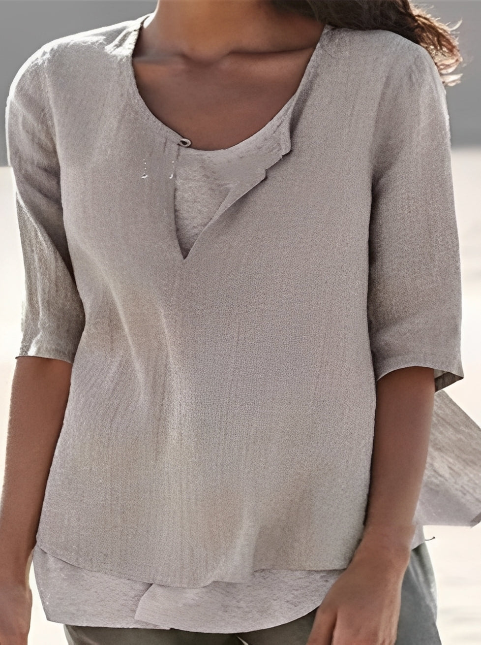 Luna - Elegant Blus med Lagerdesign för Kvinnor
