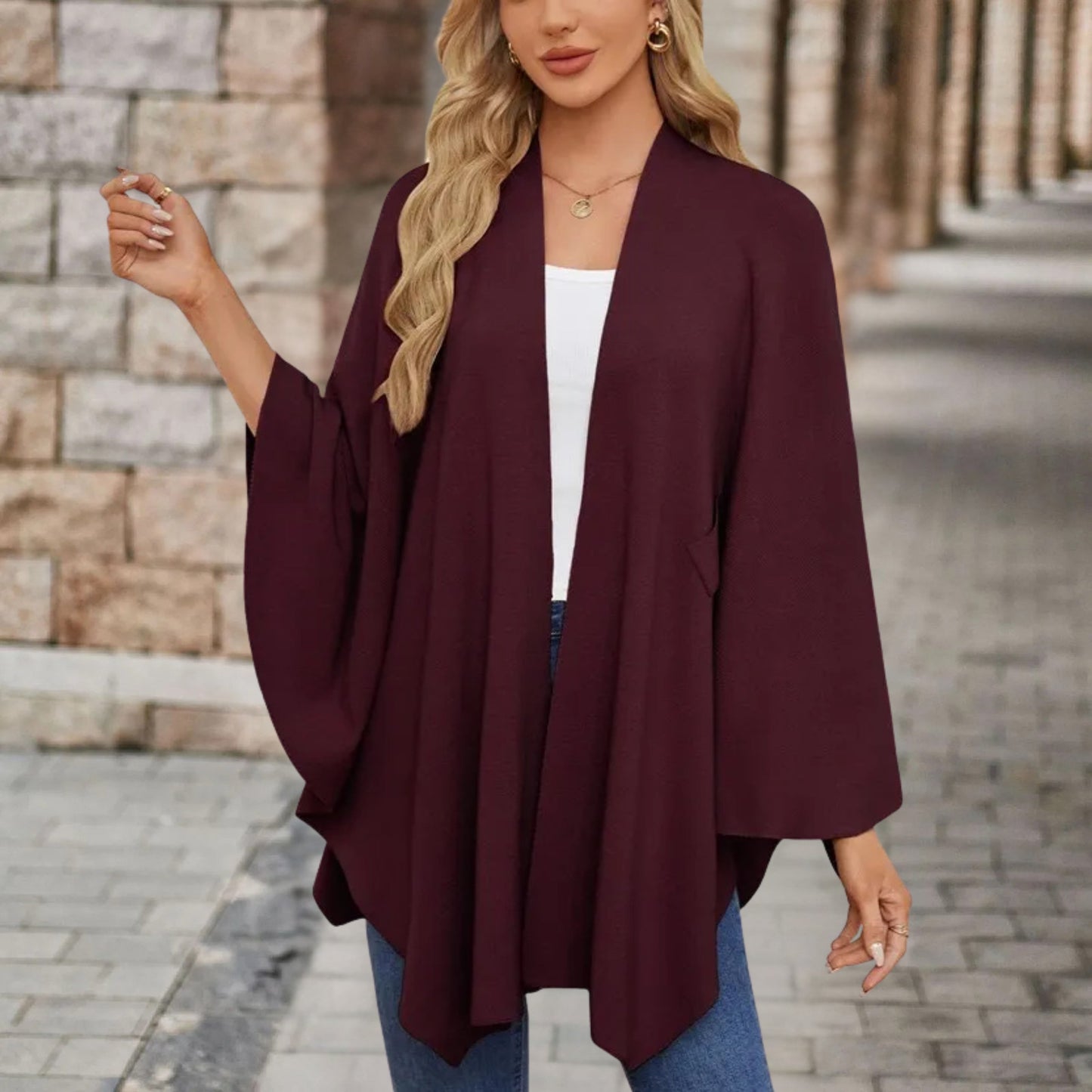 Elegant Damebluse med Cape-stil og Frontknytning