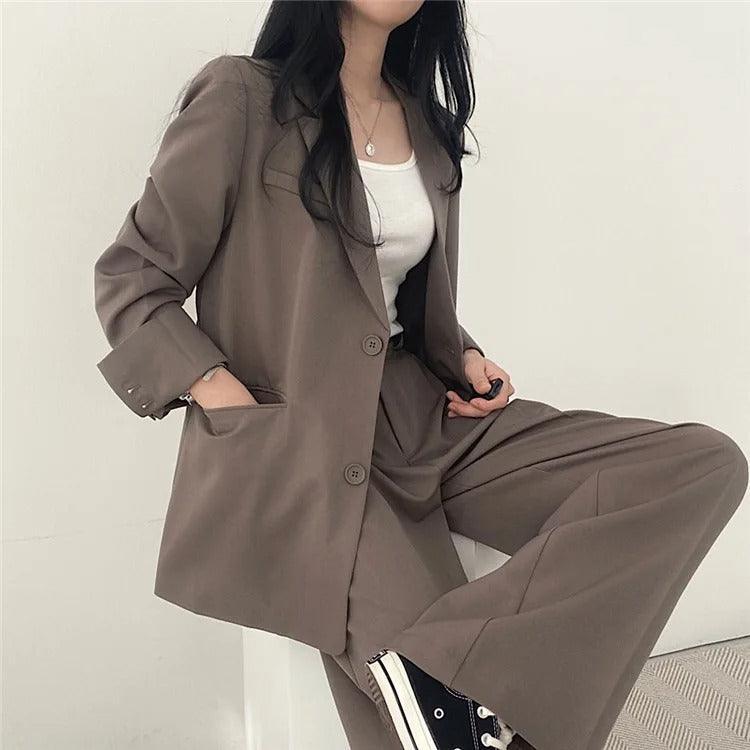 Elysia | Tvådelad Kostym med Lång Blazer för Moderna Kvinnor