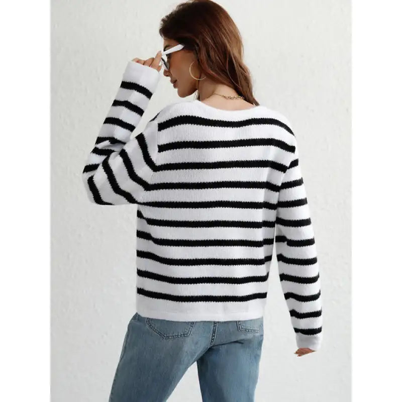 Elegant strikket sweater med knapper og sidelommer