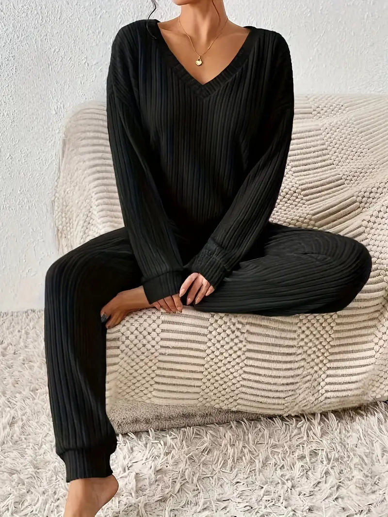 Elegant Loungewear Sæt med V-Hals og Ribbet Design