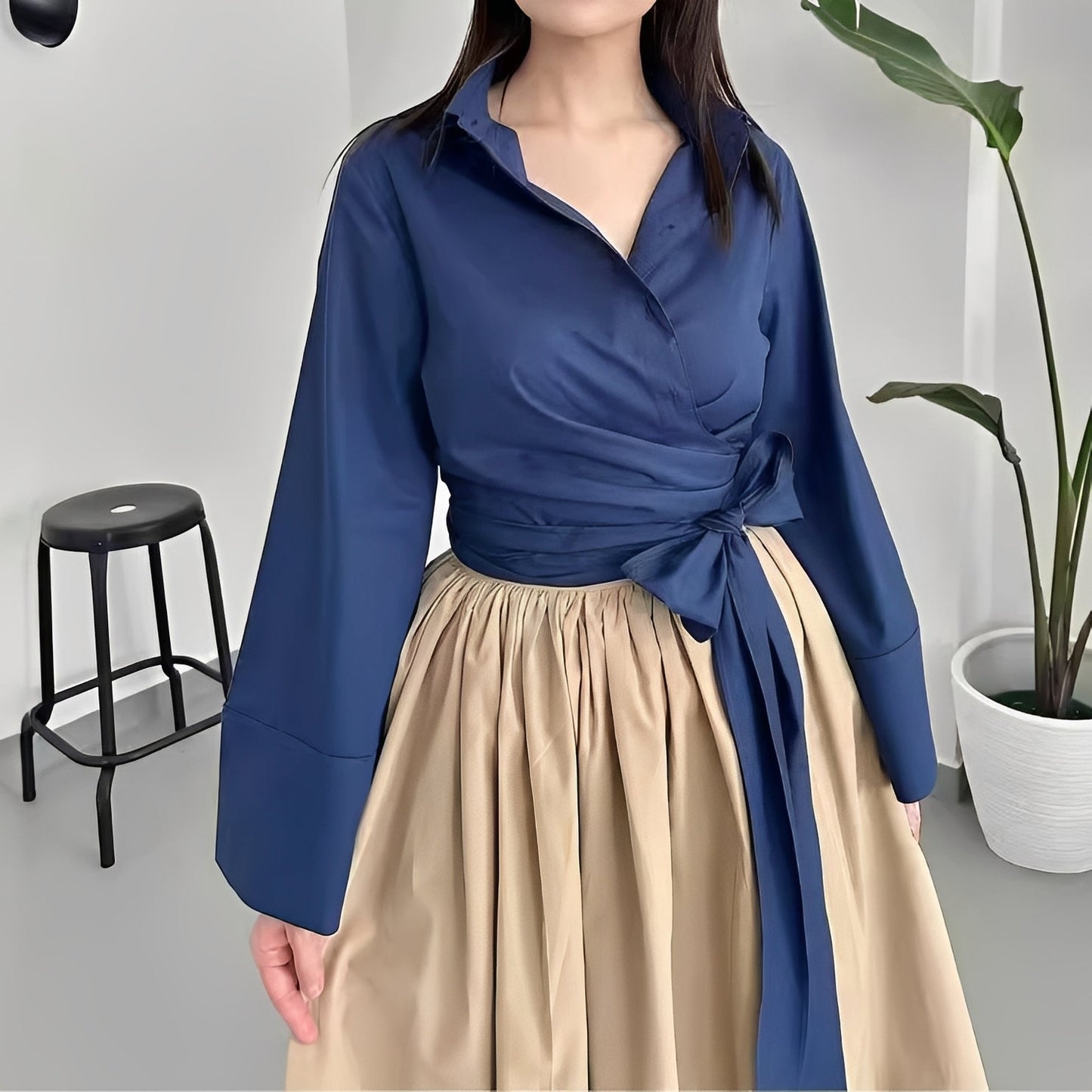 Mira - Elegant och avslappnat blus med midjebälte för kvinnor