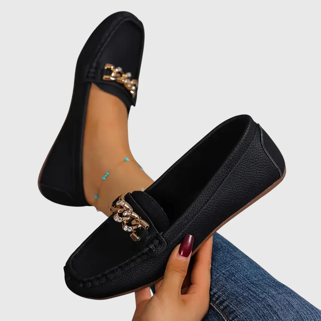 Sienna | Eleganta Slip-On Loafers med Kettendetalj