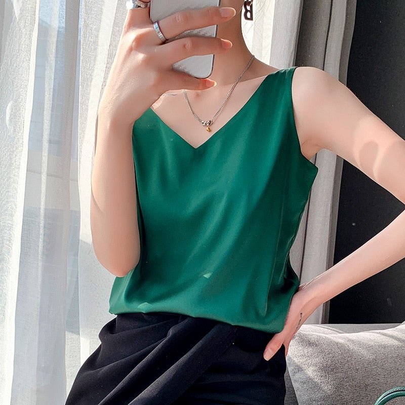 Sublim | Elegant Satin V-ringad Top för Damer