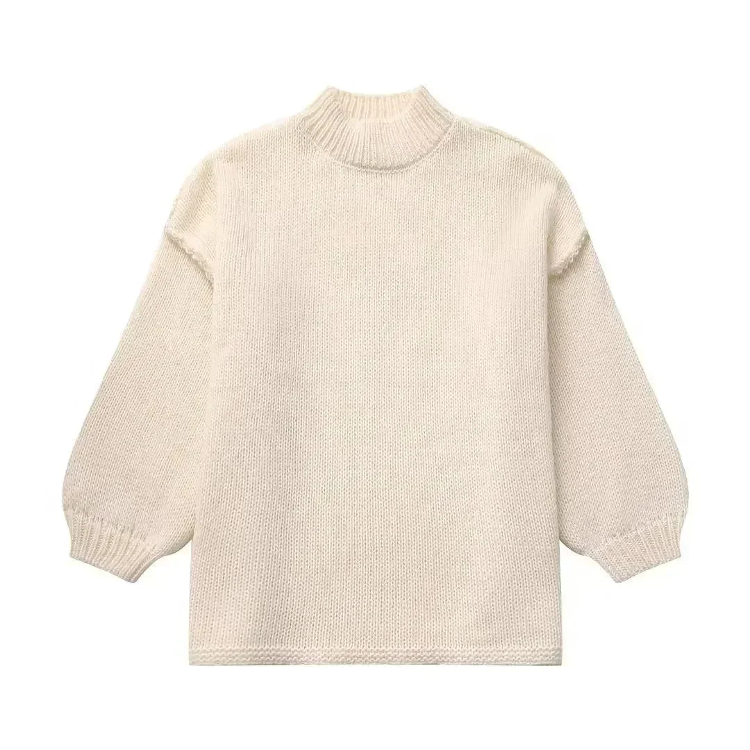 Sofistikerad Stickning med Polokrage och Eleganta Puffärmar