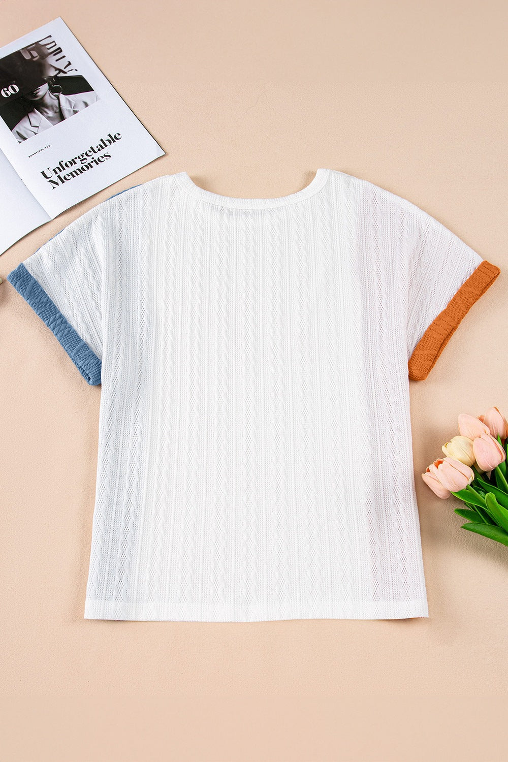Farverigt T-Shirt med Moderne Snit og Casual Stil