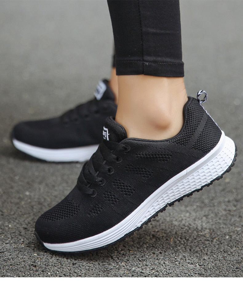Damsneakers med snörning för ortopediskt stöd
