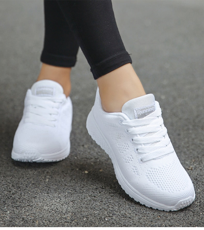 Damsneakers med snörning för ortopediskt stöd