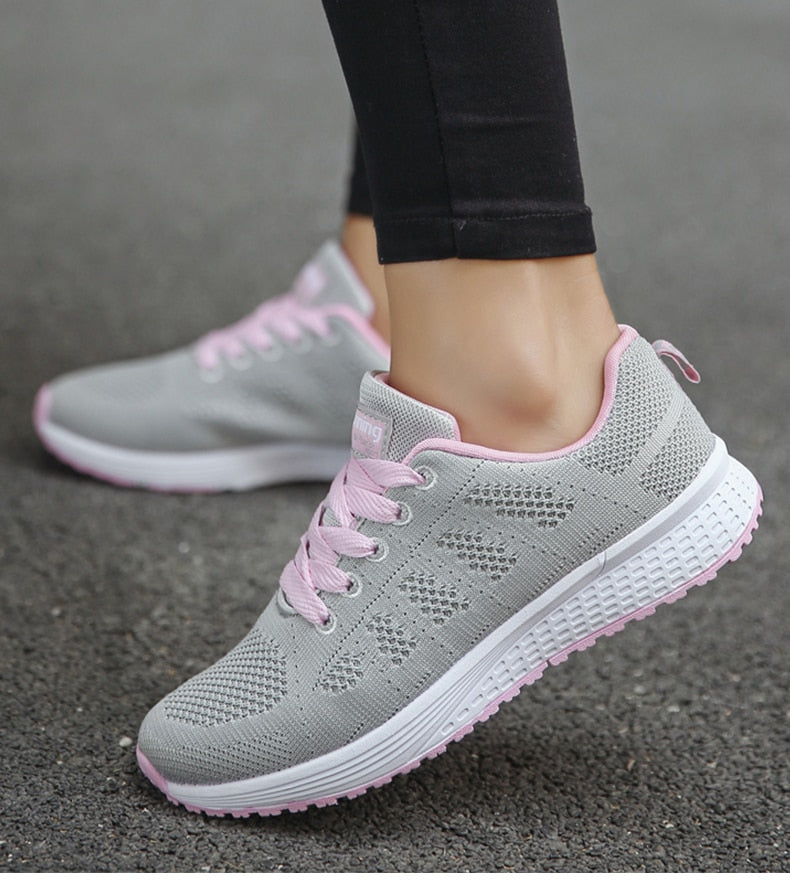 Damsneakers med snörning för ortopediskt stöd