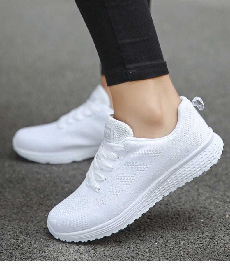 Damsneakers med snörning för ortopediskt stöd