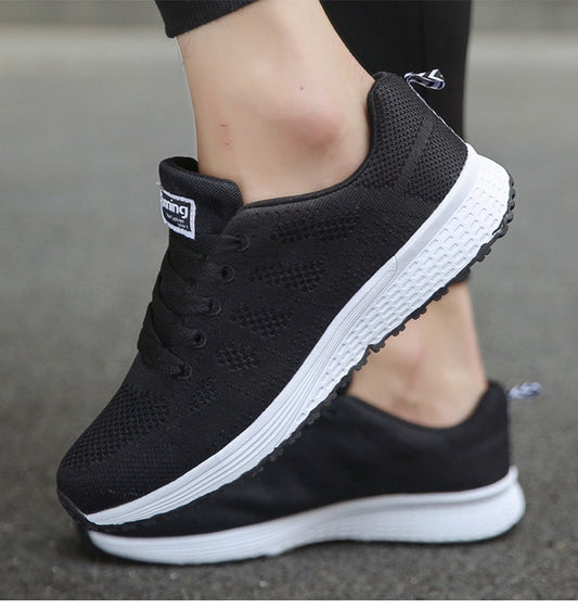 Sneakers för damer med slip-on design