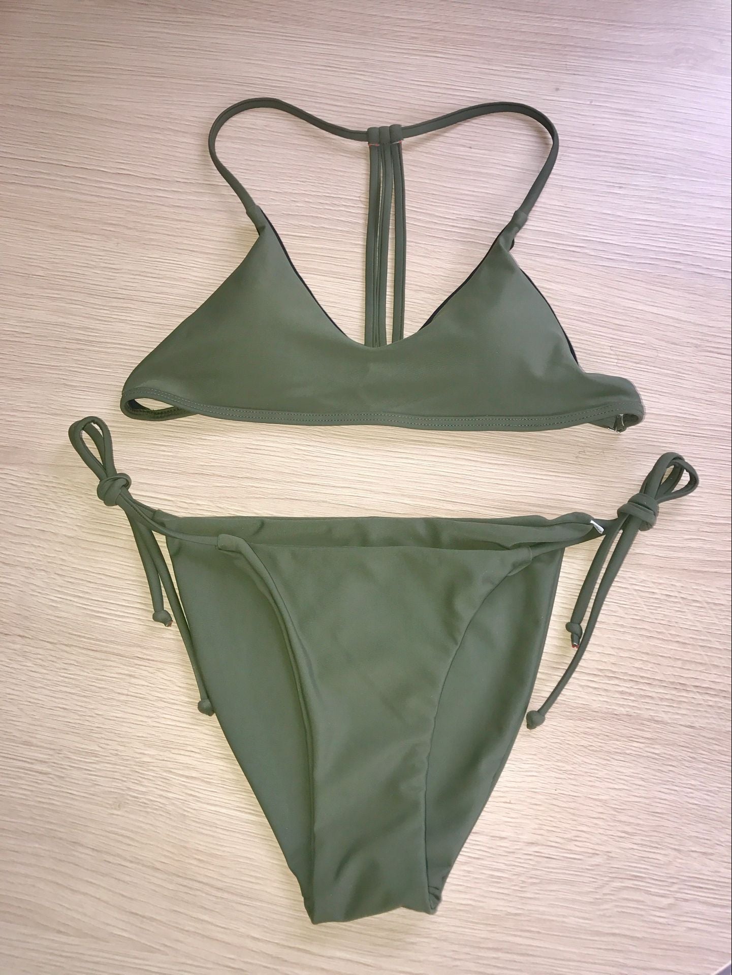 Bikini-set för kvinnor med justerbara band och sidoknytningar
