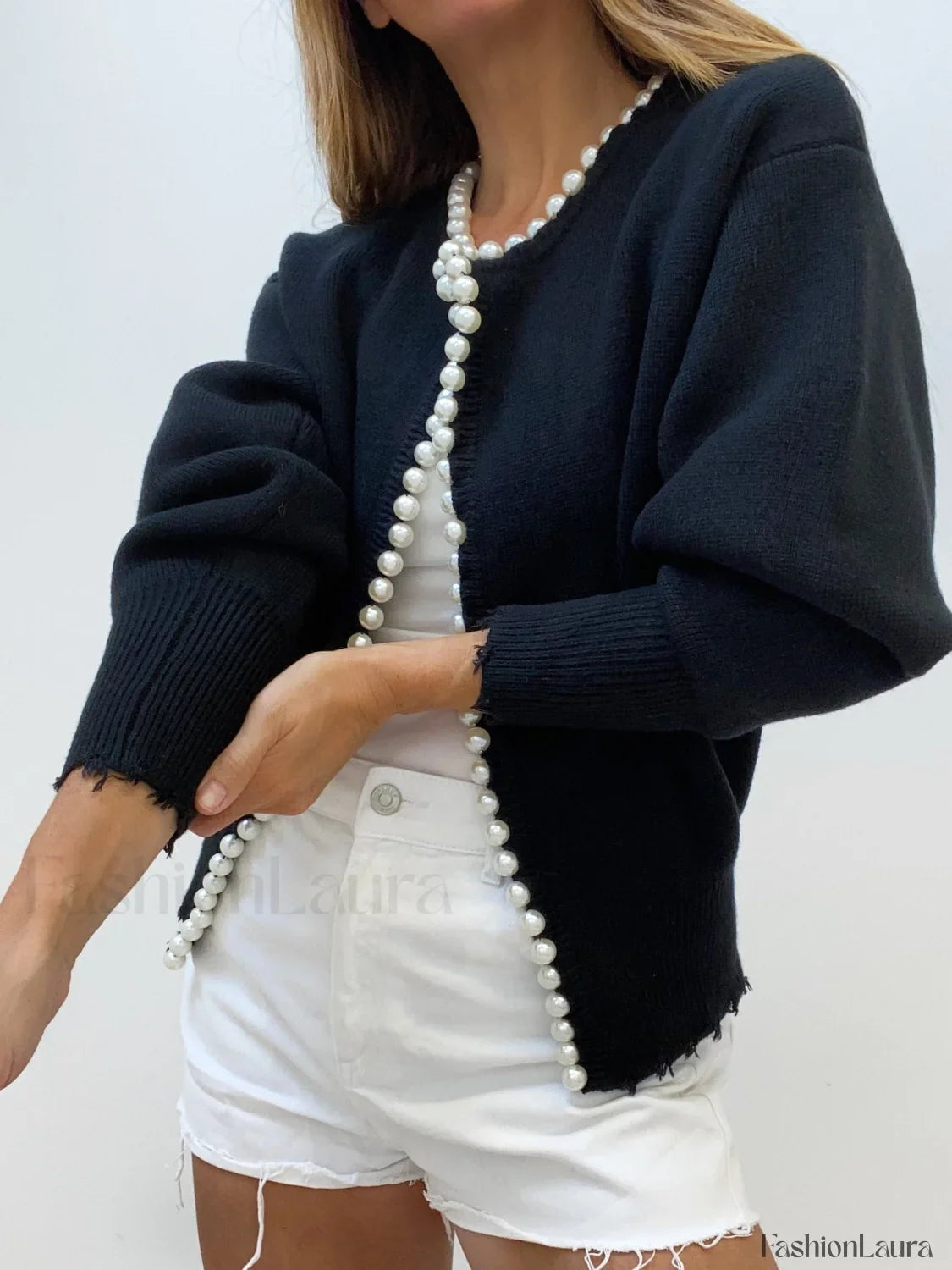 Elegant Strikcardigan med Perler og Fransk Kant