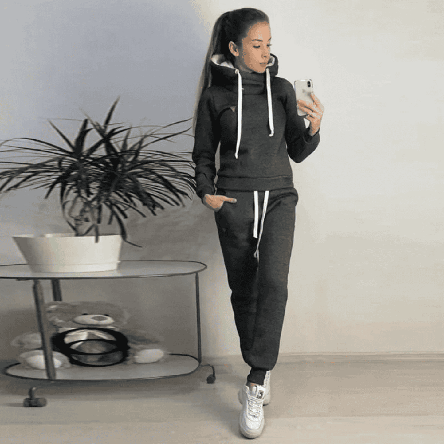 Stilfuldt Sæt med Hætte og Joggingbukser – Elegant Afslapning