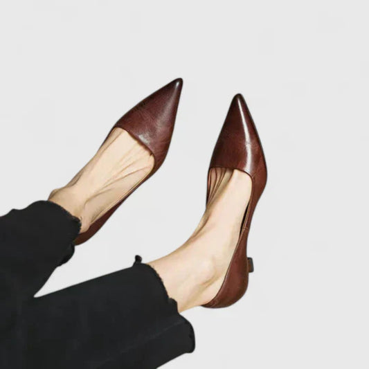 Sofia | Eleganta Spetsiga Pumps med Låg Klack