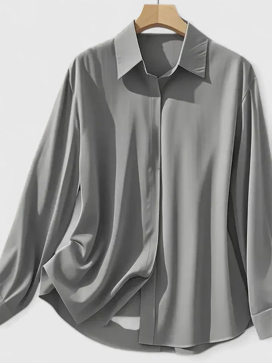 Mira | Elegant satinblus med knappslå för damer